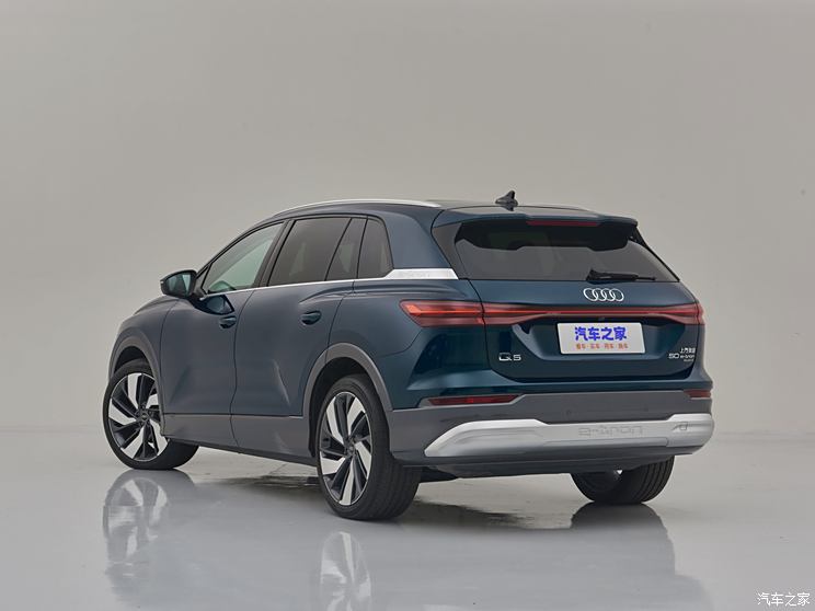 上汽奥迪 奥迪Q5 e-tron 2022款 50 e-tron quattro 荣耀型 锦衣套装